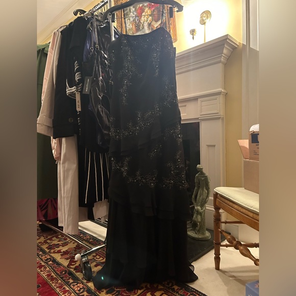 Evening gown - Picture 1 of 4